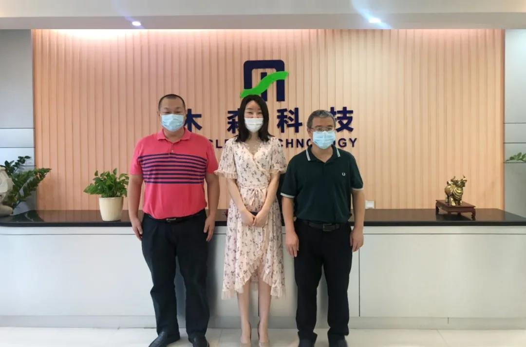 黨工委副書記、管委會副主任黃晨光一行領導蒞臨我司視察走訪